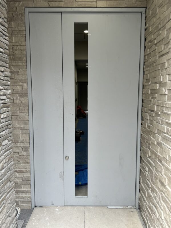 新設スチールドアにダイノックシートを施工