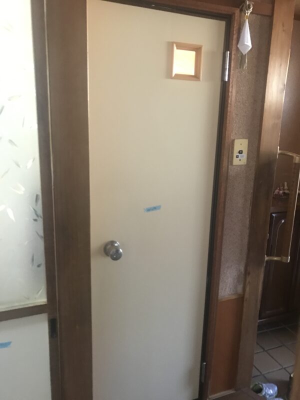 トイレ入口　ダイノック工事