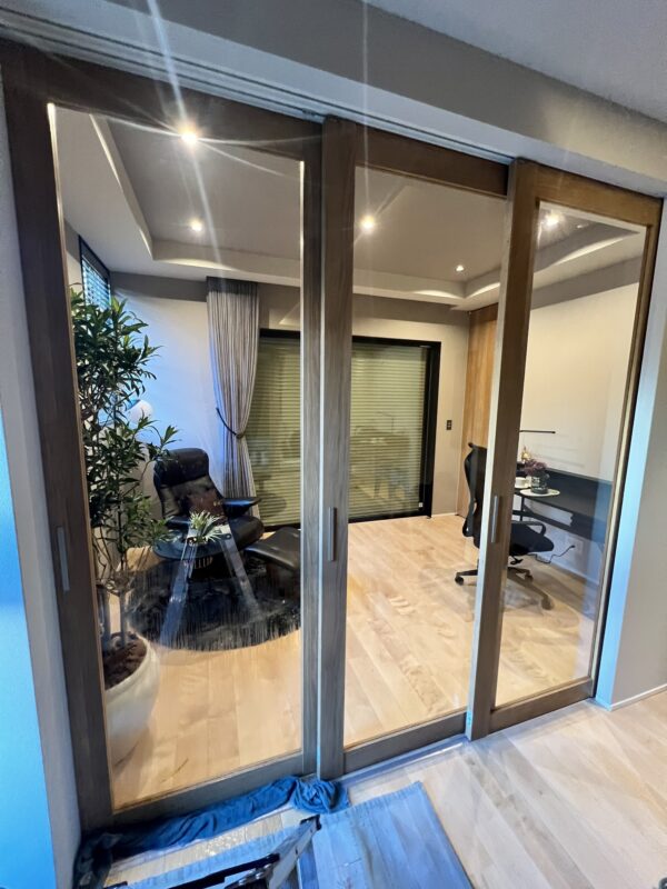 目隠しフィルムを施工