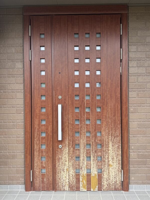 Yさま邸 玄関ドアの化粧シート貼替