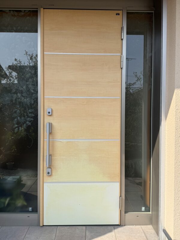 玄関ドア ダイノックシート施工