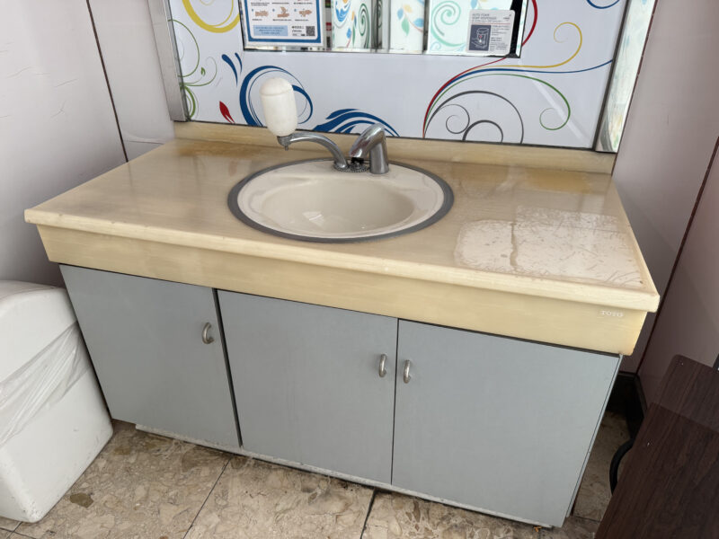 手洗いカウンター天板シート貼り