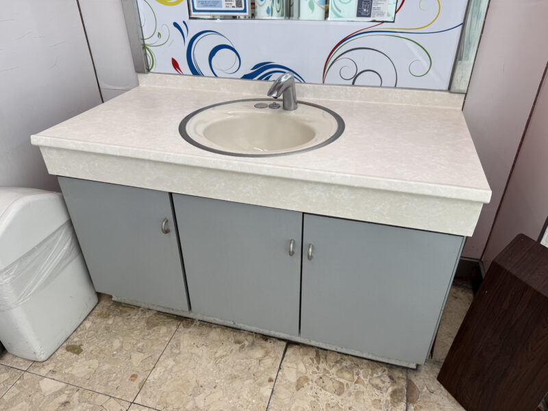 手洗いカウンター天板シート貼り